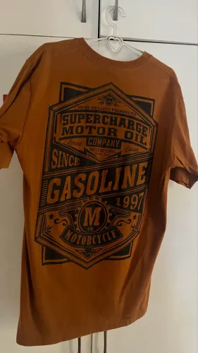 Camiseta SuperCharge Motor Oil Company Marrom cor Sierra