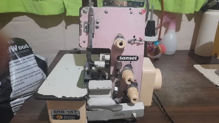 Maquina overlok sansey