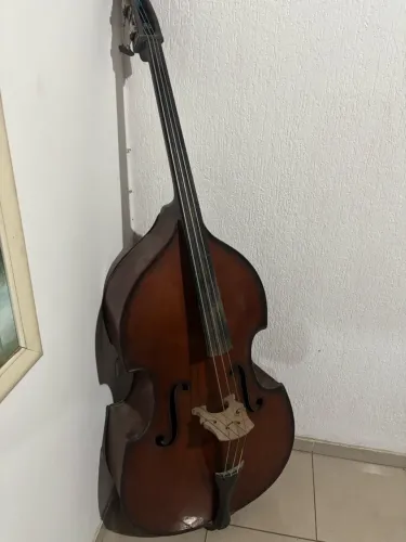 Contrabaixo acustico - Feito por Autor