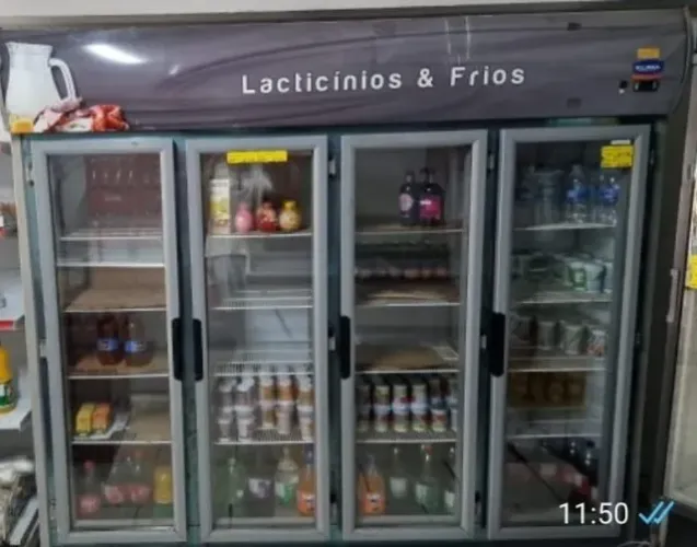 vendo geladeira expositora 4 portas, aceito cartão
