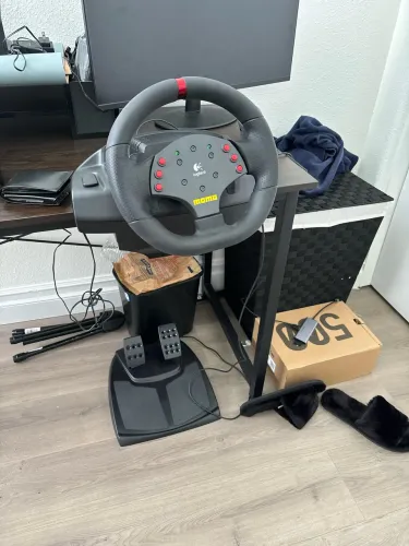 Volante MOMO racing longitech para jogos
