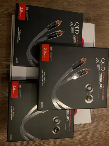 3 Unidades de Cabo de Audio Estéreo RCA QED 40i - 2,0 m