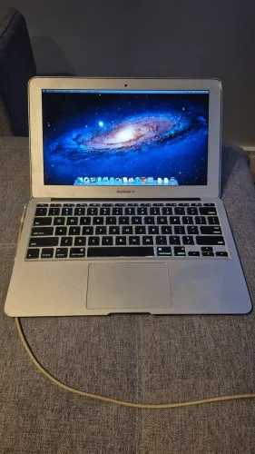 Apple Macbook Air