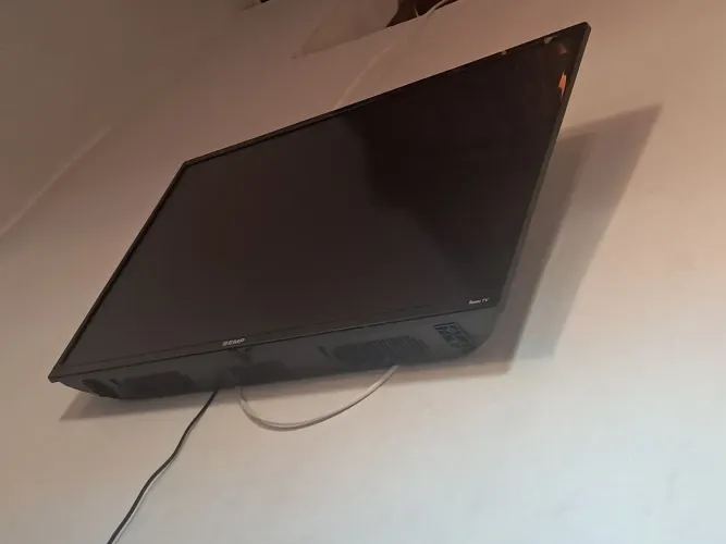 Vende-se uma TV 23 polegada Roku Tv