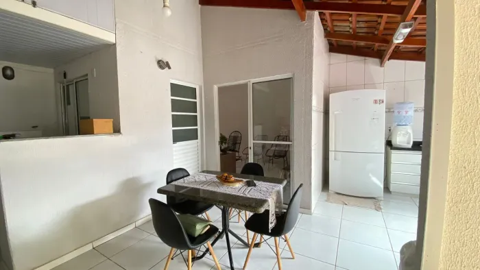 VENDO CASA EM CONDOMÍNIO FECHADO