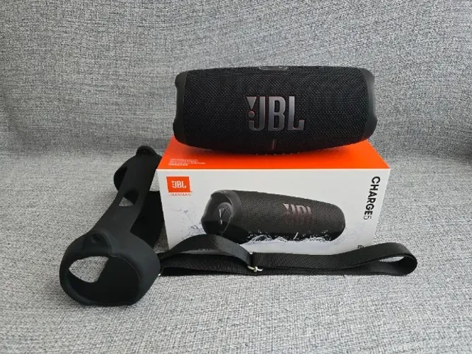 Caixa de som JBL Charge 5 Preta Impecável + capa e alça de transporte