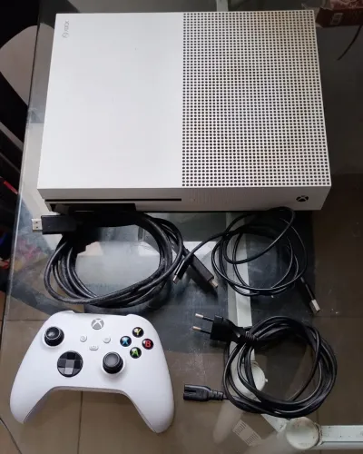XBOX ONE S + BRINDE