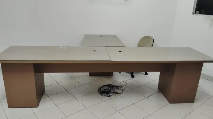 MÓVEIS PARA ESCRITÓRIO BIRÔ DOIS E TRÊS LUGARES, EM MDF.