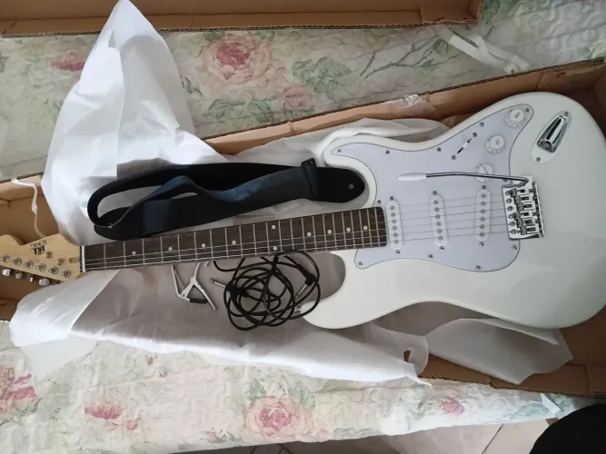 Vende-se: Guitarra KONIG