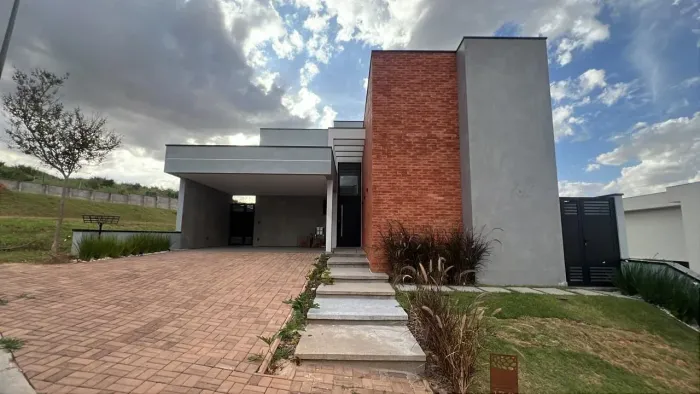 Casa Térrea à Venda com 5 Dormitórios sendo 4 Suites no Cond. Brisas do Lago Jardim Novo M