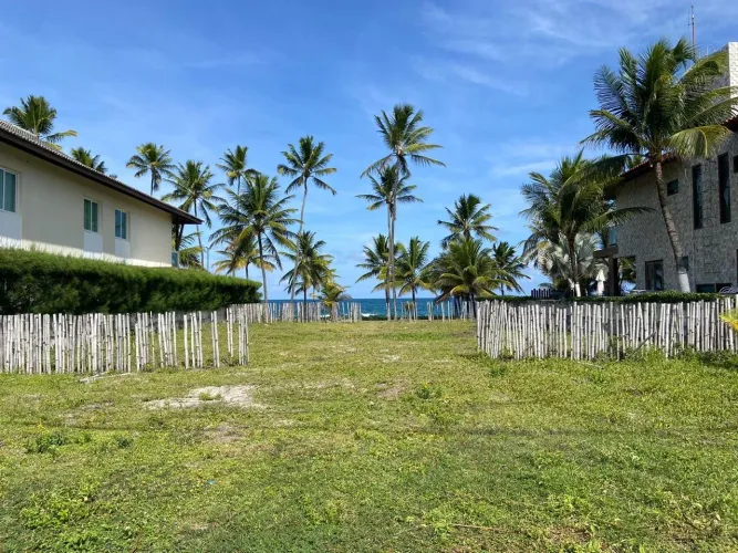 Vendo último terreno beira mar em muro alto