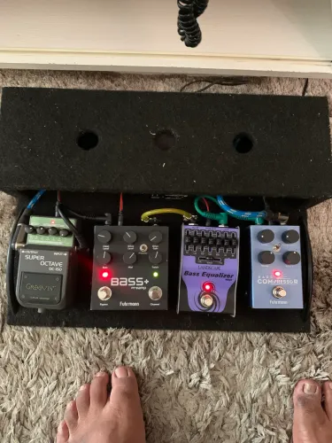 Pedalboard Handmade com entrada e saída de áudio