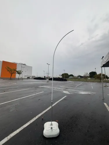 Vendo suporte/mastro flexível para bandeira, banner ou sinalização promocional.