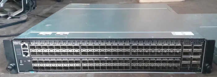 Switch Dell S5296F-ON com 96 portas 25GbE e 8 portas 100GbE