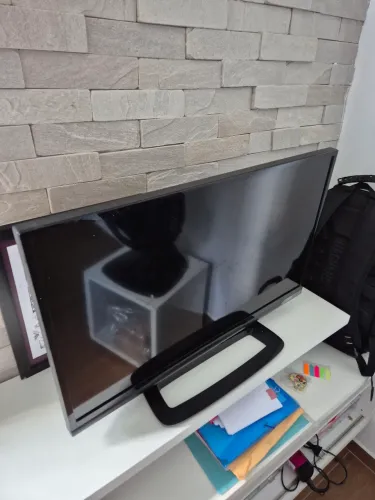 TV AOC 32" (Não Smart) - Detalhe no Áudio - Preço de Desapego