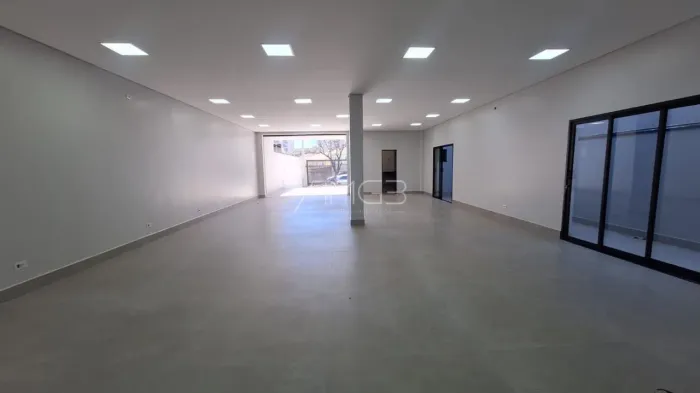 Sala Comercial com 120m2 no Parque Prado.