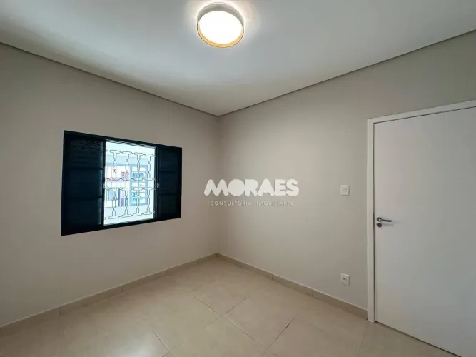 Casa com 2 quartos para alugar por R$ 2.200/mês - Centro - Bauru/SP.
