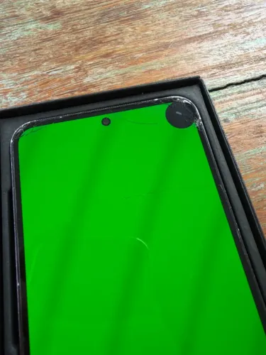 Samsung Galaxy S23 256GB Preto - Tela com trincado e pixels mortos
