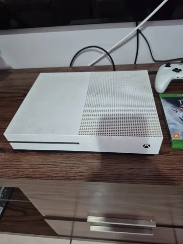 XBOX ONE S branco 500GB com três jogos