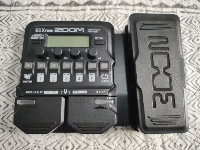 Pedaleira Zoom para Guitarra