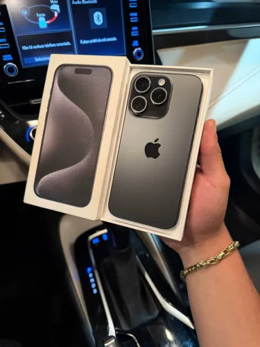 iPhone 15 Pro 128 GB com caixa impecável ! Aceito cartão