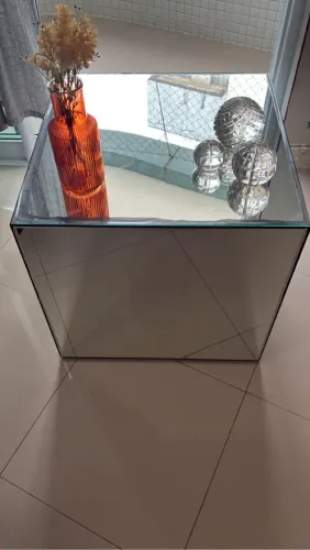 Cubo de espelho decorativo elegante