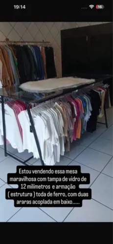 Mesa expositora loja 