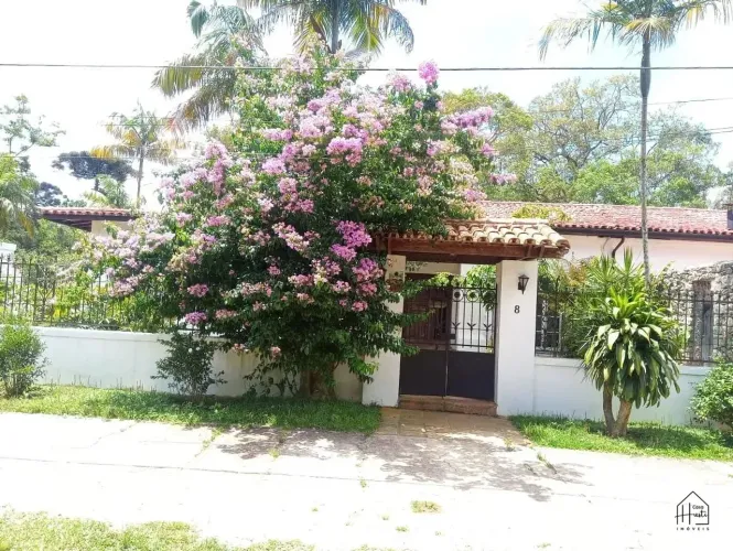 Casa Locação ou Venda: 4 Dormt. - 1 Suíte, Piscina e Churrasqueira  380m²  Jardim Santa Pa