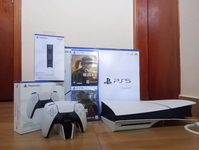Ps5 slim com leitor de disco +2 controle