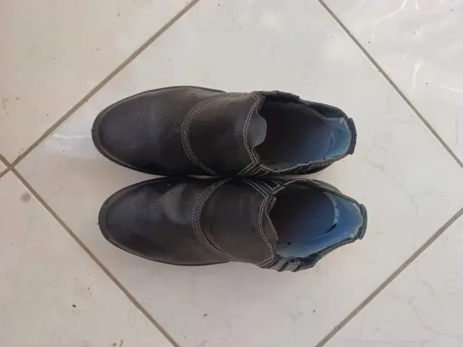 Botina Acolchoada Preta Bico Plástico Cano Médio (EPI com selo)
