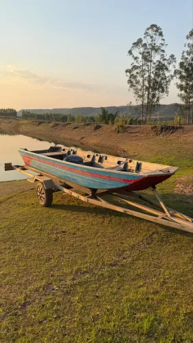 Canoa com motor 15 HP