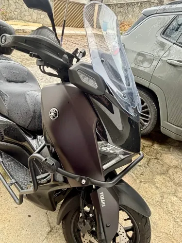Xmax 300 conected