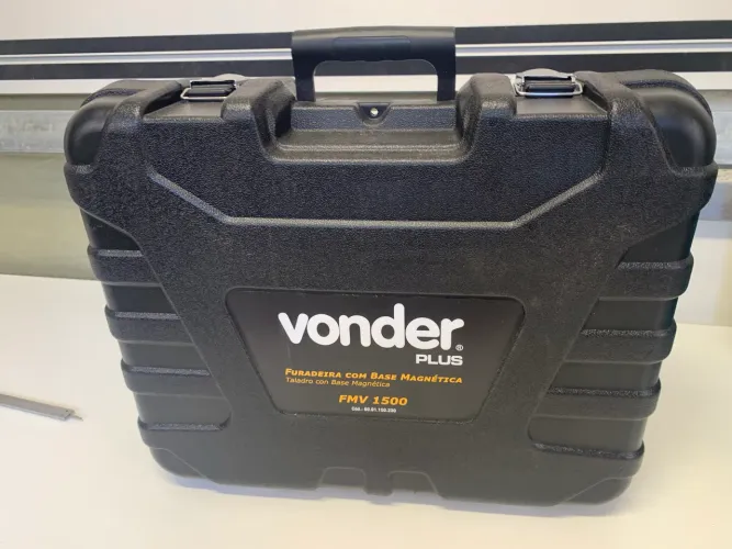 Furadeira de base magnética Vonder- FMV 1500 220v pouquíssimo uso
