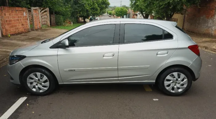 Chevrolet Onix Hatch LT 1.4 8V Flex Power Aut. 4P 2015