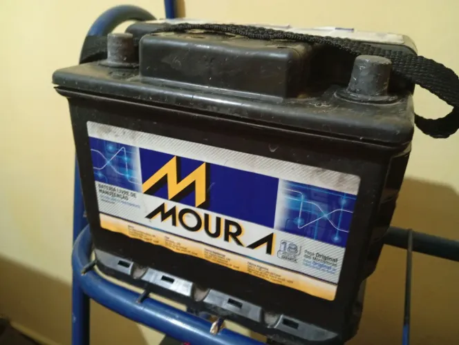 Bateria Moura 60 amperes selada sem manutenção semi nova em excelente estado !!!