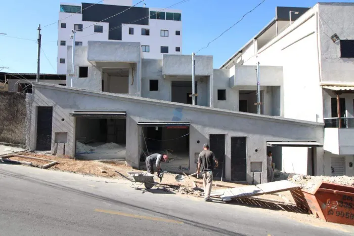 Casa Geminada à venda, 3 quartos, 1 suíte, 2 vagas, Riacho das Pedras - Contagem/MG