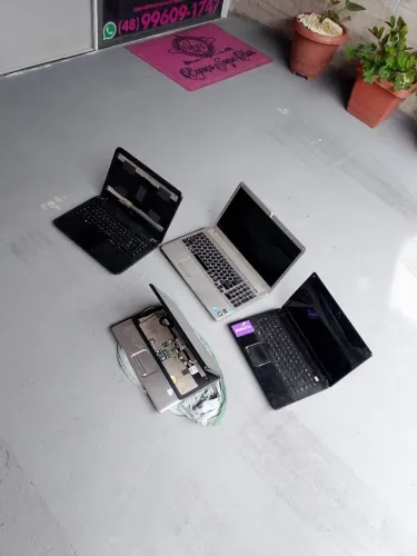 Quatro notbook pecas sem HDs e memórias só Dell placa boa ret palhoça 