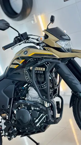 Lander 250 linda top sem detalhes!