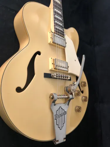 Guitarra ibanez af75tdg ivory
