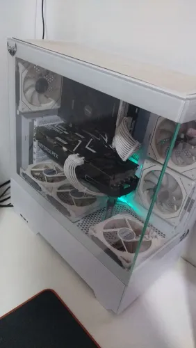 PC GAMER COM MONITOR