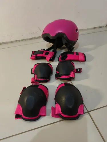 Kit proteção Capacete Joelheira Cotoveleira Luva infantil Oxelo