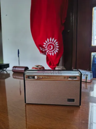 Rádio Portátil Vintage Hitachi Transistor 8 WH-822H