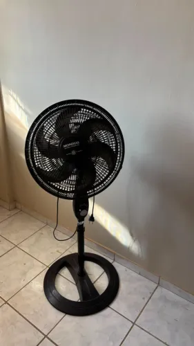 VENTILADOR DE CHÃO PRETO FUNCIONANDO PERFEITAMENTE