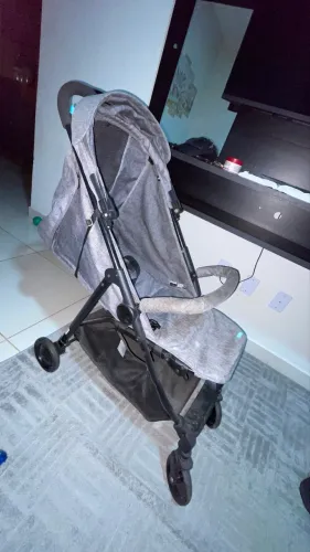 Carrinho de bebê dobrável