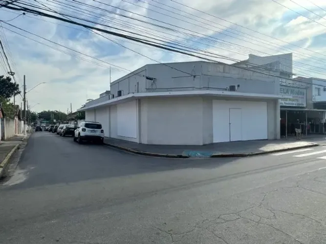 VENDA ou LOCAÇÃO de Salão Comercial Pindamonhangaba/Moreira Cesar, ESQUINA, 178 m²