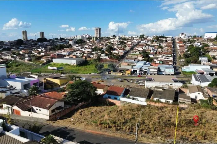 TERRENO DE 360 METROS À VENDA NO BAIRRO GUILHERMINIA VIEIRA CHAER - ARAXÁ/MG