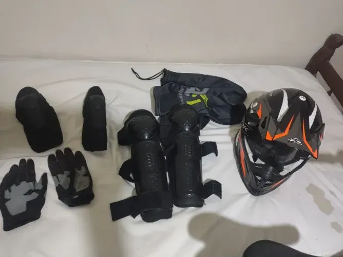 Kit Motocross ou Downhill, capacete, cotoveleira, joelheira pro tork