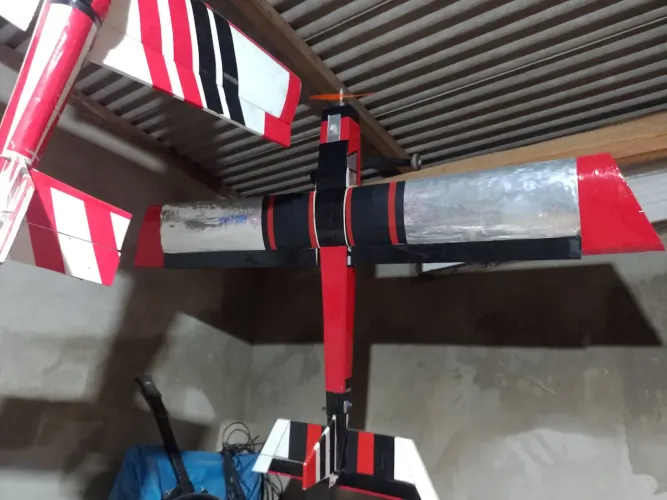 Aero modelo heletrico