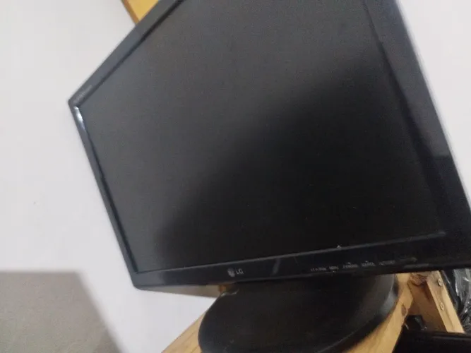 Monitor LG 19 POLEGADAS