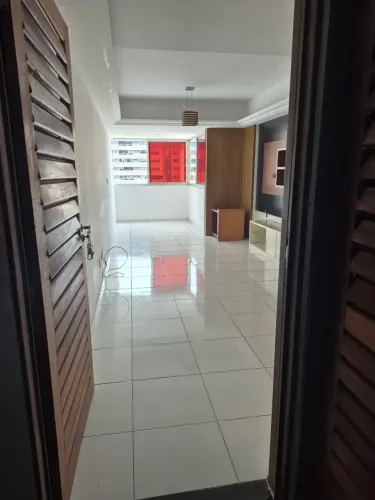 Amplo Apartamento na Ponta Verde com 125m² próximo a praia